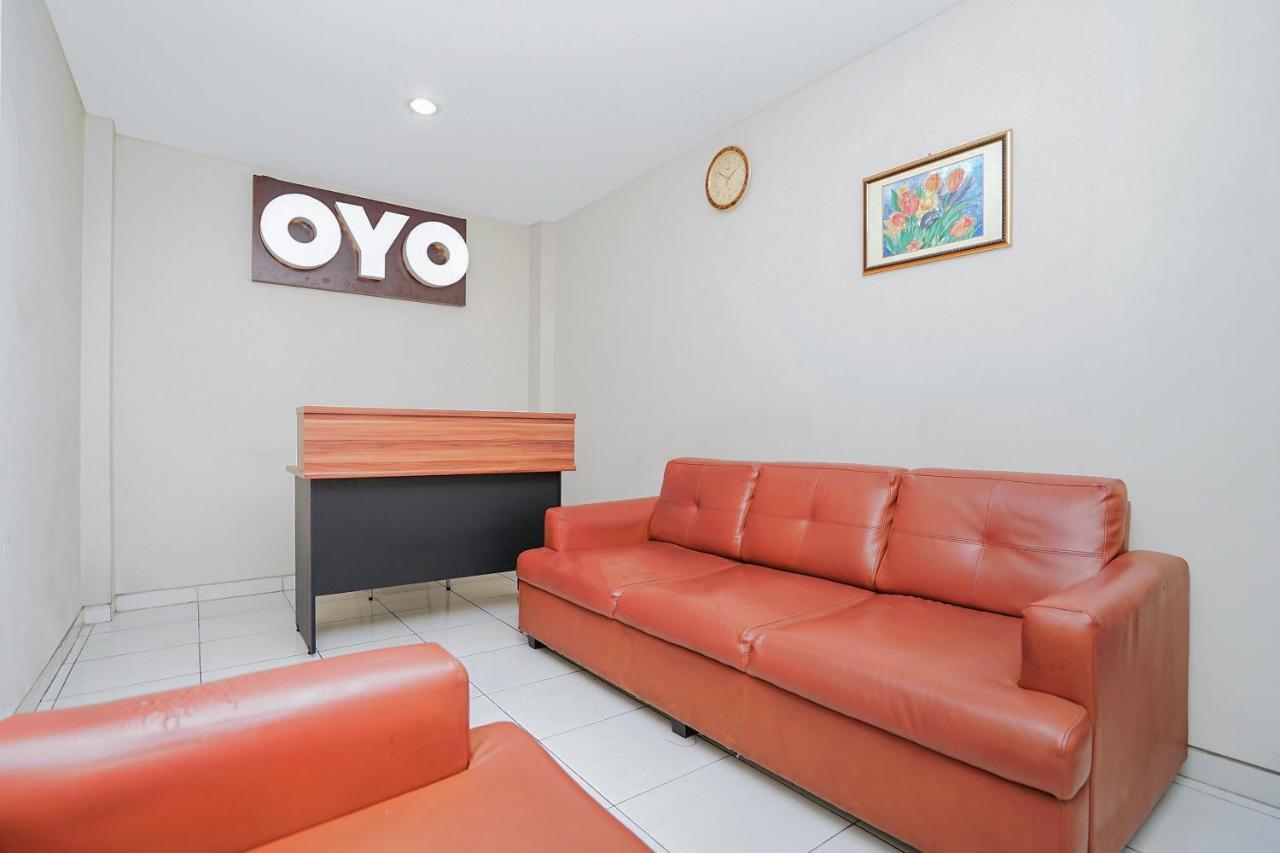 Oyo 748 Comfitel Tenggilis Hotel