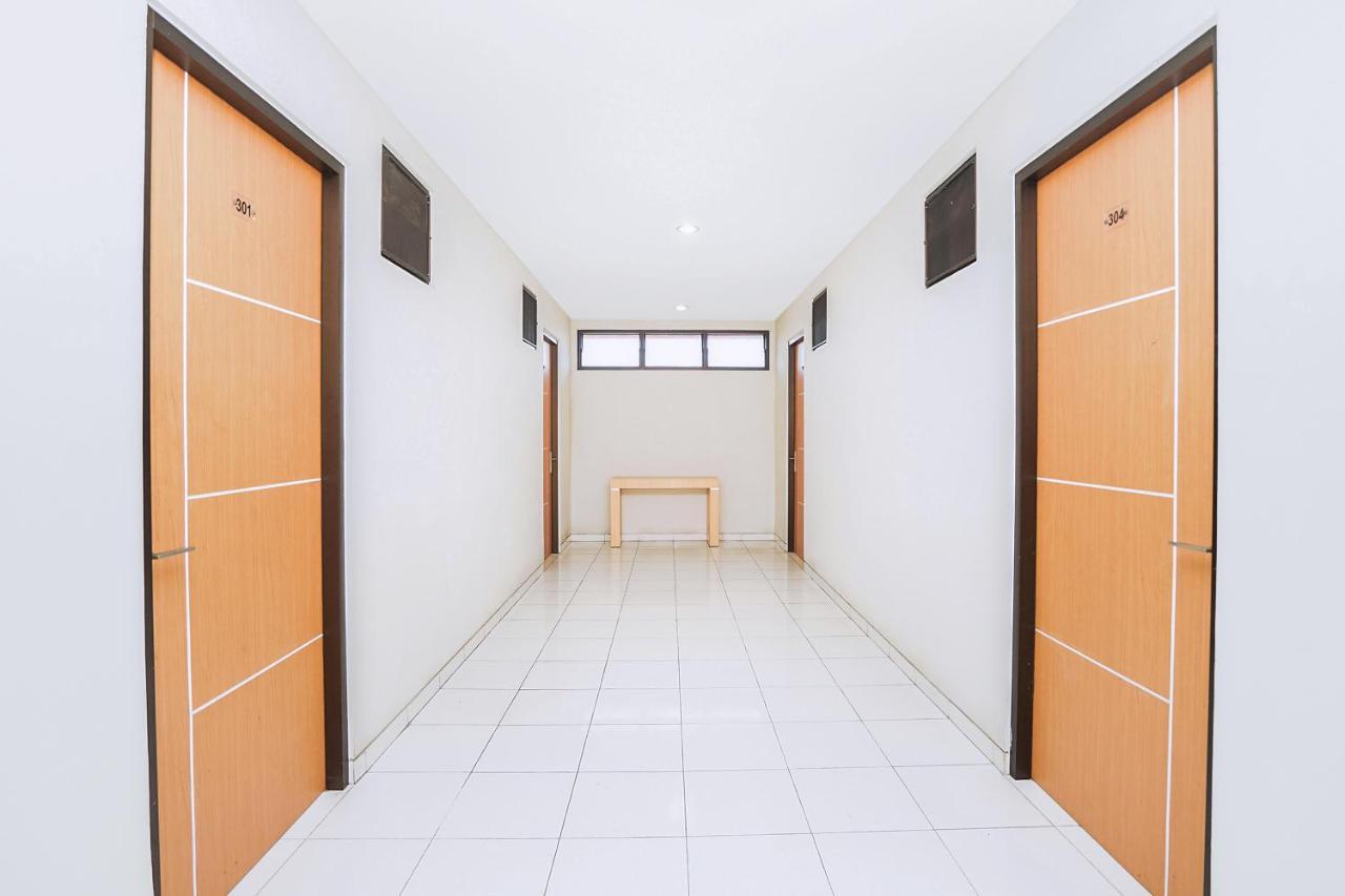Oyo 748 Comfitel Tenggilis 3*