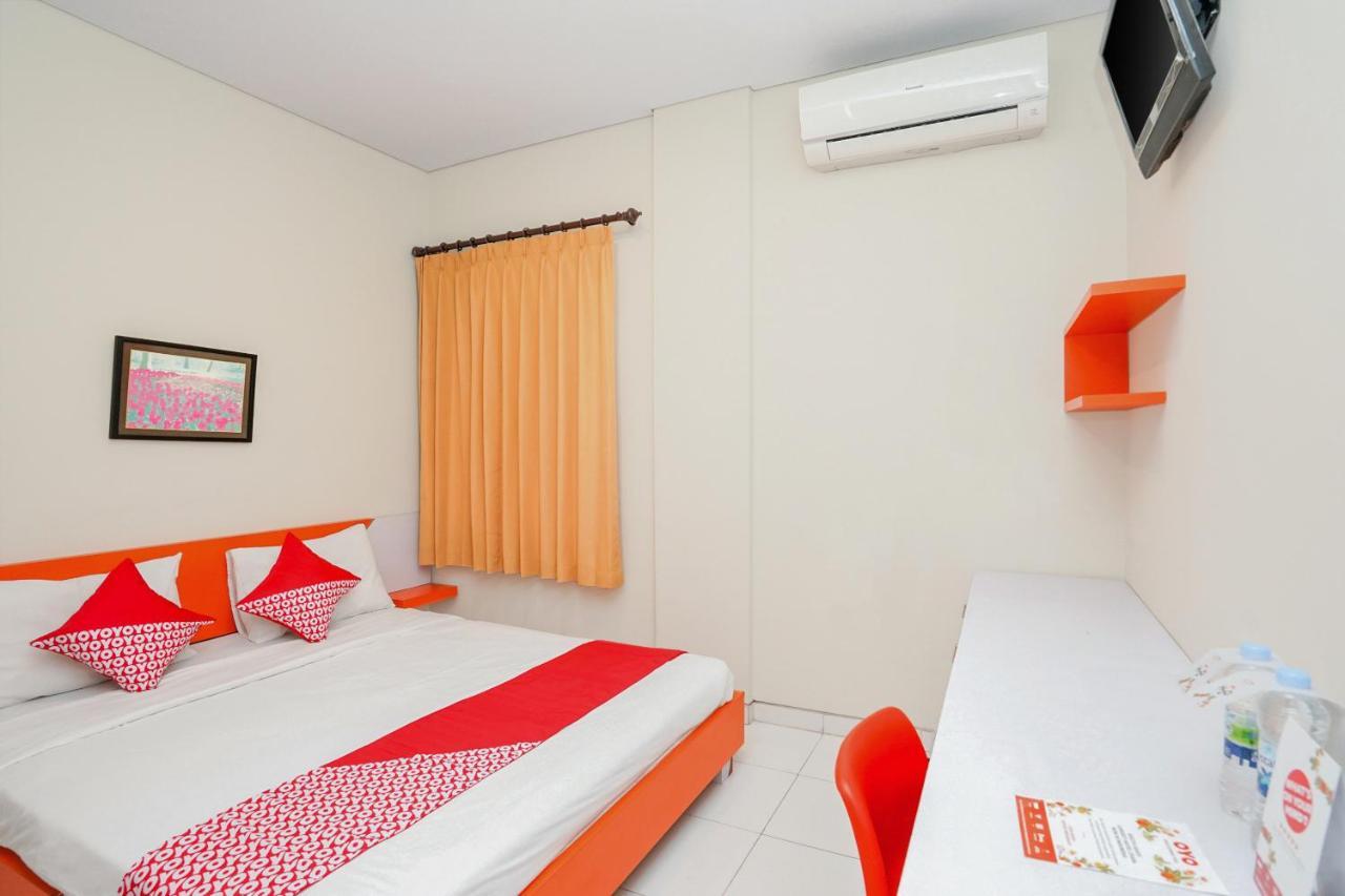 Oyo 748 Comfitel Tenggilis Hotel