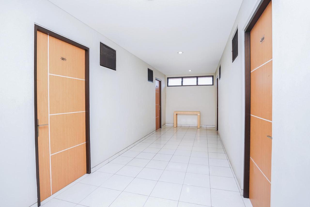 Oyo 748 Comfitel Tenggilis 3* Surabaya