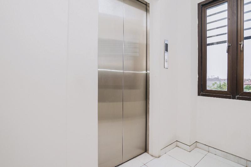 Oyo 748 Comfitel Tenggilis Hotel Surabaya