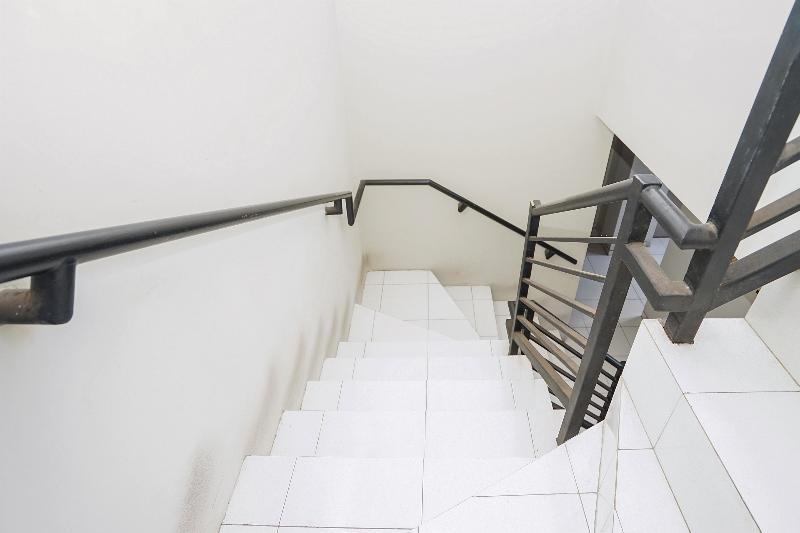 Hotel Oyo 748 Comfitel Tenggilis Surabaya