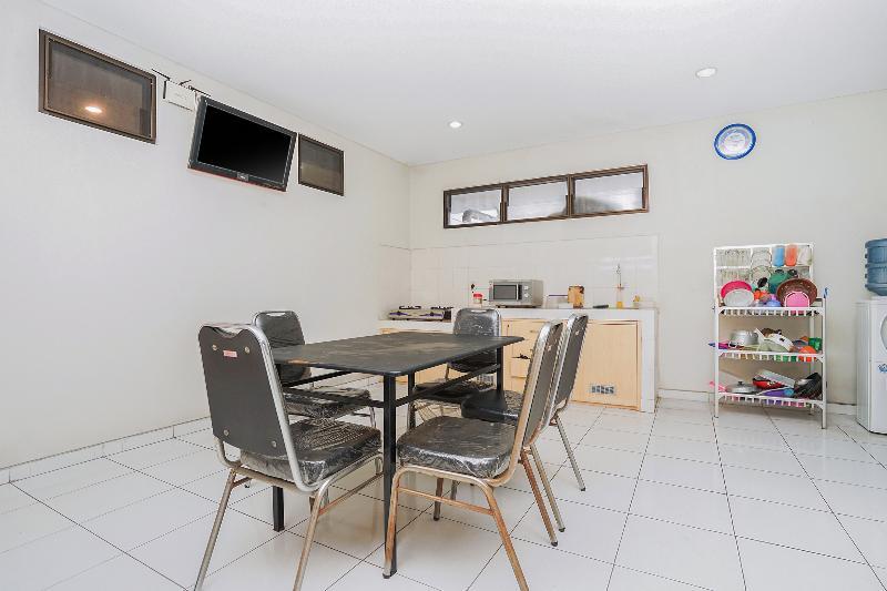 Oyo 748 Comfitel Tenggilis 3* Surabaya